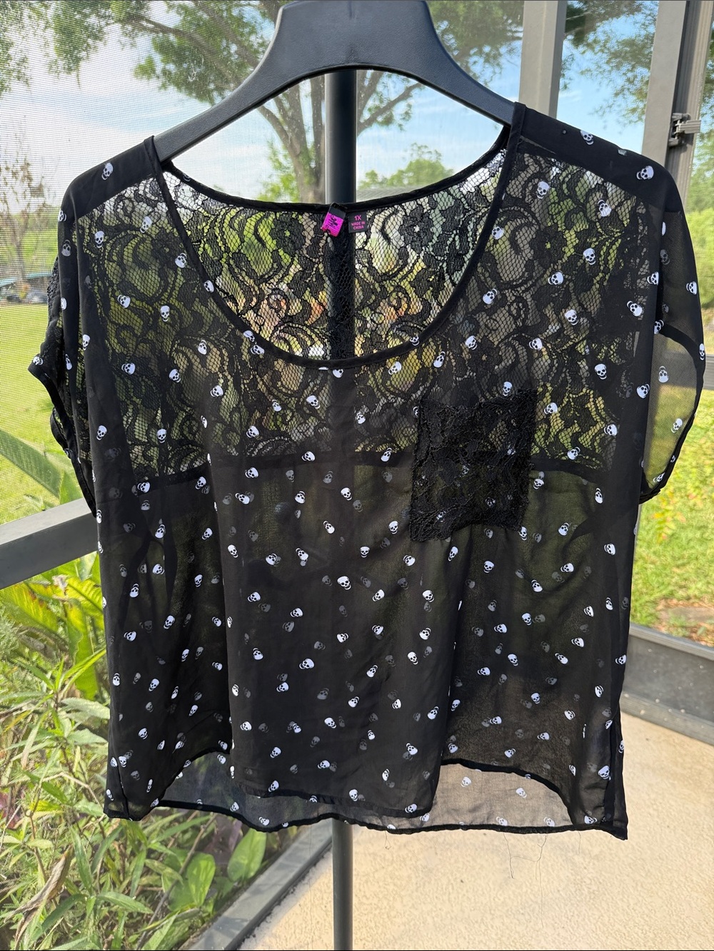 Black Sheer Lace Skull-Print Short Sleeve  crop Blouse